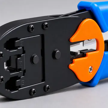 Pinza ponchadora para conectores RJ45 Pass-Through KG-NT-CT-PASS100 — detalle del mecanismo y construcción