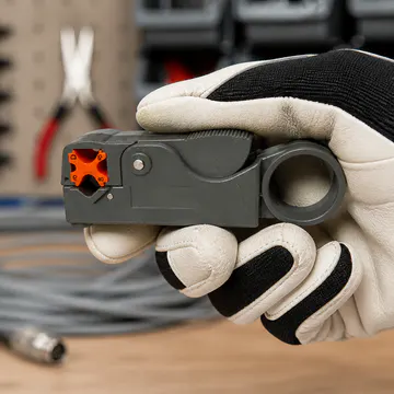 Pelacables universal 5 en 1 KG-NT-ST-5IN1 — ergonomía y control durante el uso