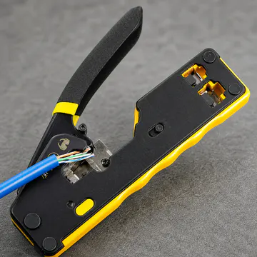 Herramienta profesional para preparación de cable de red KG-NT-ST-PRO100 — detalle del mecanismo y construcción